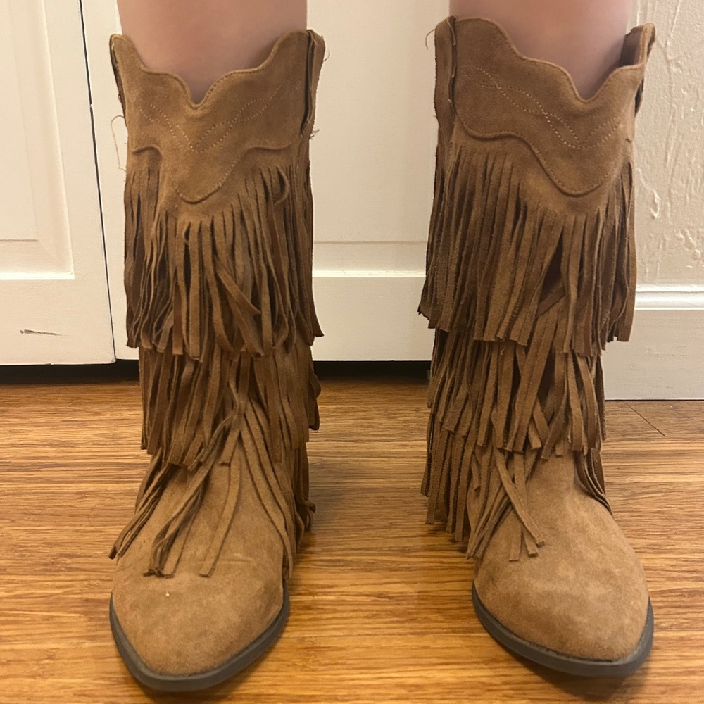 Fringe boots